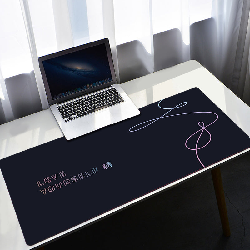 VigorHaus extended desk mat in printed Design 3 (variant photo)